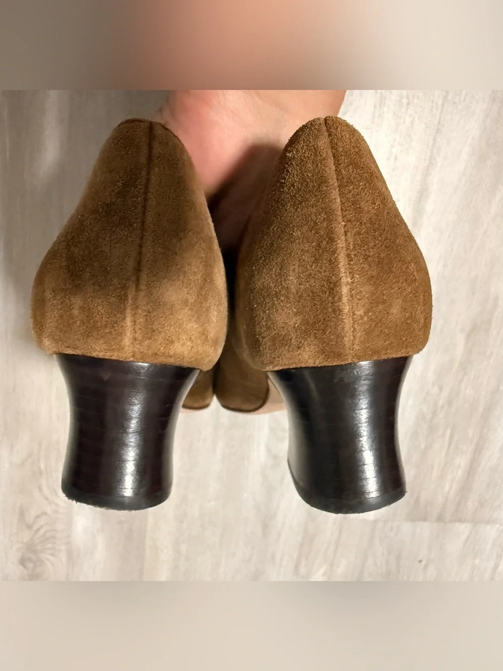Tory Burch Brown Suede Ballet Flats Women’s Size 8M Gold Logo Medallion Shoes